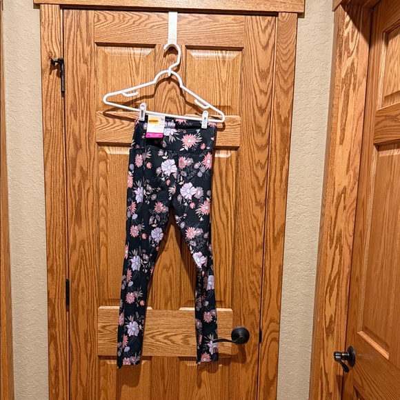 Kohl's Women's Black Floral Leggings - Picture 5 of 6